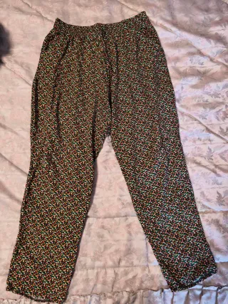 Pantalón estampado multicolor, talla XL/XXL.