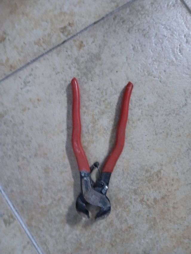 Tenazas rojas