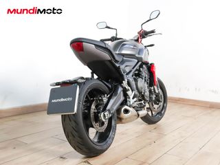 TRIUMPH TRIDENT 660 