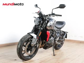 TRIUMPH TRIDENT 660 