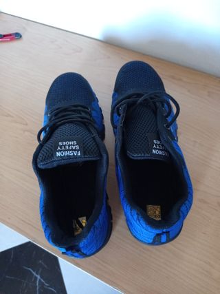 Zapatillas de seguridad azules y negras