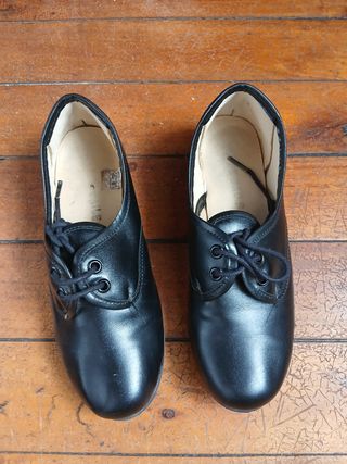 Zapatos de baile tradicional talla 33 y 35.
