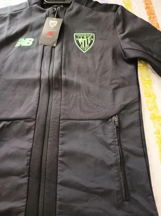Chaqueta New Balance Athletic Club Talla S