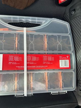 Caja de tornillos y tacos USUAL 1500 piezas
