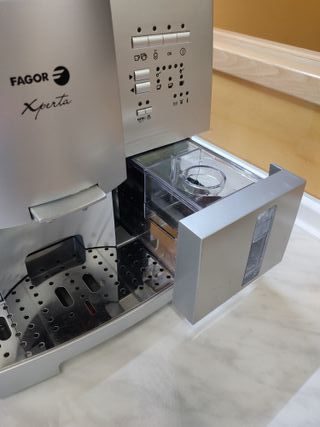 Cafetera Fagor Xperta Superautomática