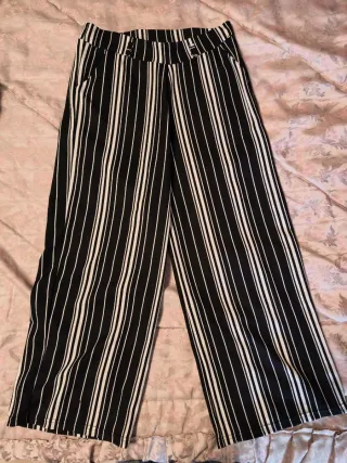 Pantalón largo de rayas blanco y negro, Talla XL.