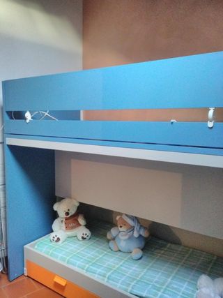 Cameretta letto castello con armadio