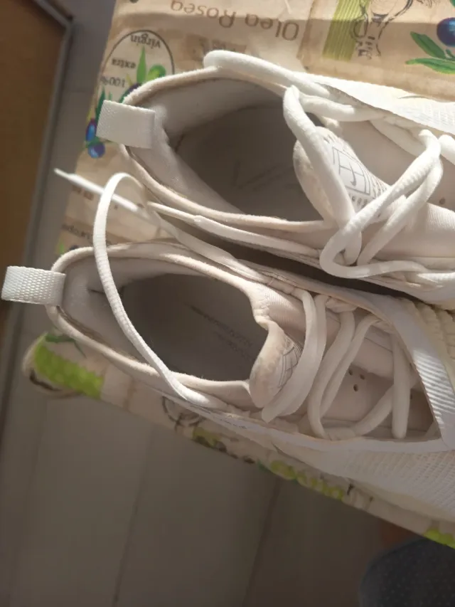 Zapatillas Nike Mujer Blancas y Amarillas