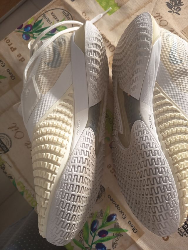 Zapatillas Nike Mujer Blancas y Amarillas