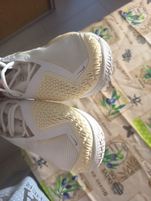 Zapatillas Nike Mujer Blancas y Amarillas