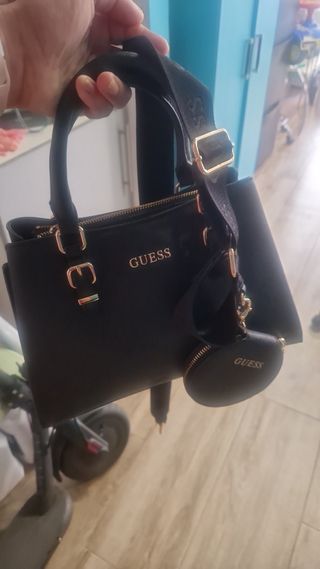 Bolso Guess Negro con Monedero