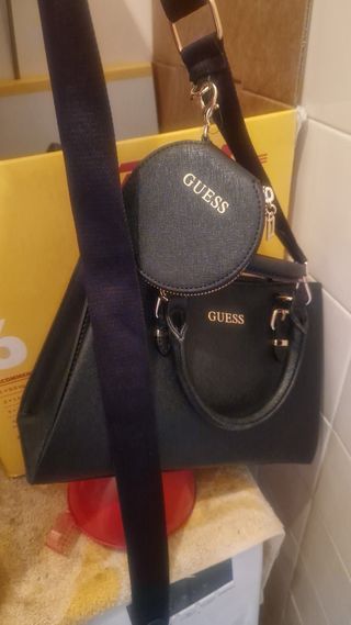 Bolso Guess Negro con Monedero