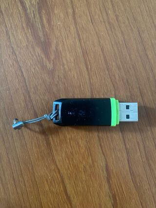Pendrive 32GB con cordón y otro de 16 GB, Verbatim