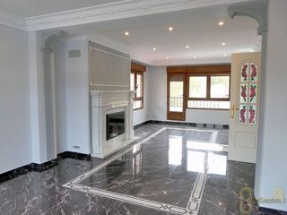 Chalet en venta en Alisal - Cazoña - San Román en Santander