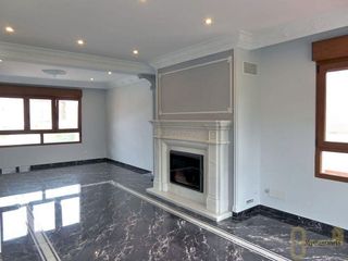 Chalet en venta en Alisal - Cazoña - San Román en Santander