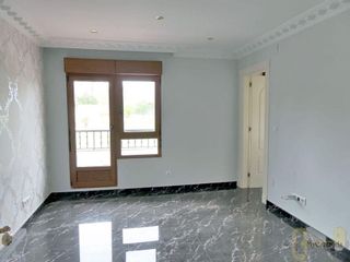 Chalet en venta en Alisal - Cazoña - San Román en Santander