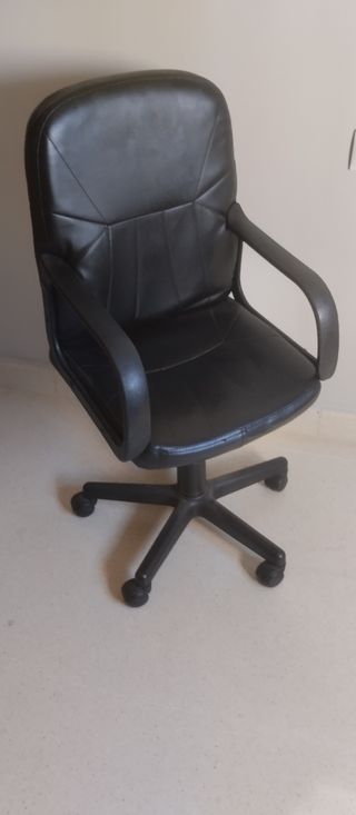 Silla de oficina negra