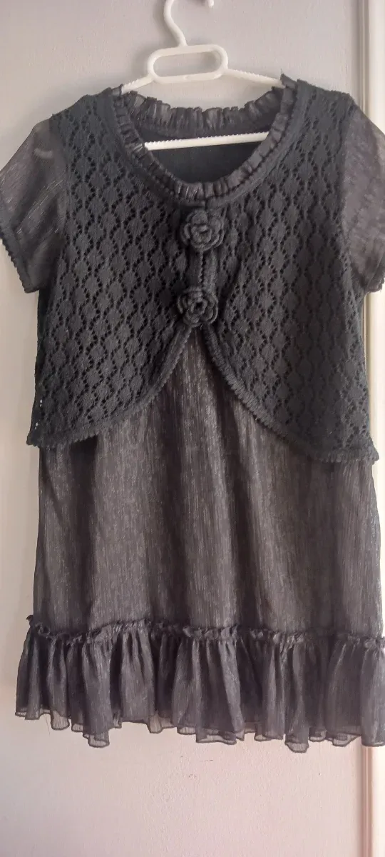 Blusa negro con encaje y volantes