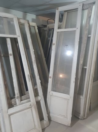 Puertas antiguas de madera y cristal