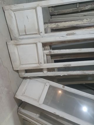Puertas antiguas de madera y cristal