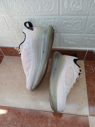 Nike Air Max 720-818 Rosa y Negro
