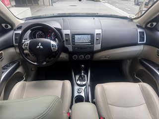 Mitsubishi Outlander 220 DI-D SST Motion