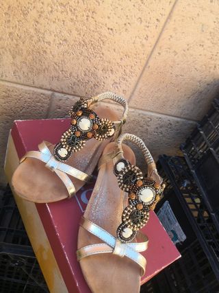 Se vende un lote de zapatos de mujer a 110.00€  