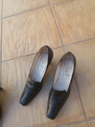Se vende un lote de zapatos de mujer a 110.00€  