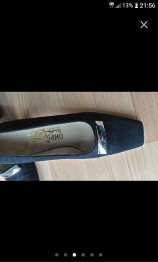 Salvatore Ferragamo Zapatos Negros.