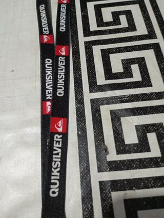 Collar Quiksilver Negro y Rojo