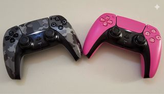 2 Mandos PS5 Rosa y Camuflaje TMR.