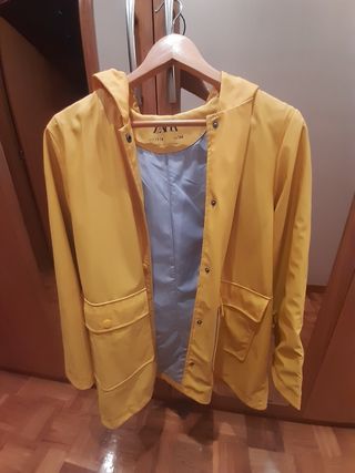 Chubasquero amarillo Zara 13-14 años