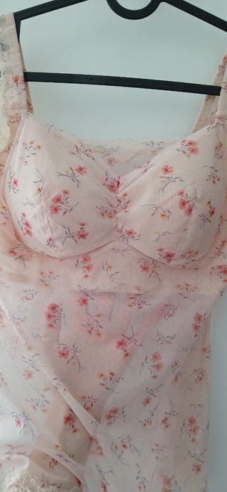 Blusa floral rosa, casi nueva