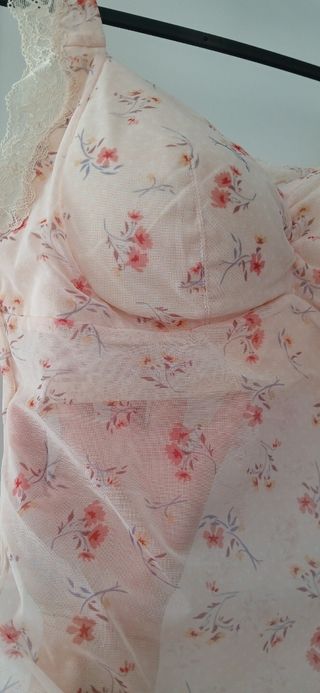 Blusa floral rosa, casi nueva
