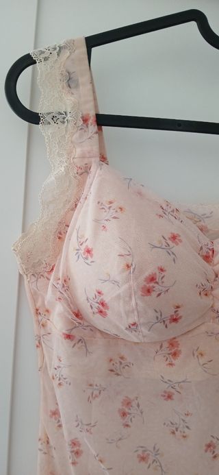 Blusa floral rosa, casi nueva