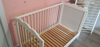 Cuna IKEA + Colchón + Mesita Auxiliar