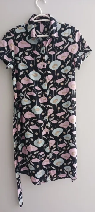 Vestido floral negro y rosa