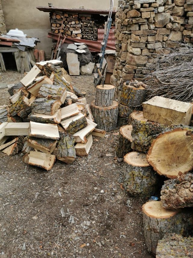 Leña cortada para chimenea