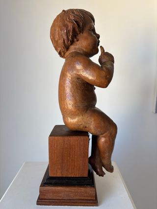 Escultura Niño Jesús de madera con rosario