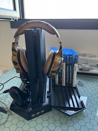 Pack PS4 + 7 juegos +cascos +base de refrigeración
