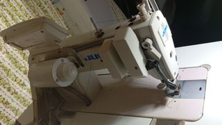 Máquina de coser plana industrial
