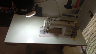 Máquina de coser plana industrial