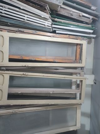 Puertas antiguas de madera con cristal
