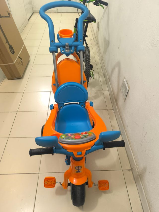 Triciclo Feber Music Naranja y Azul