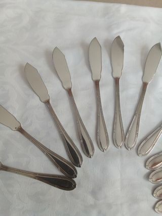 Dodici NUOVI coltelli