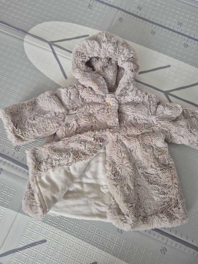 Abrigo bebé peluche con capucha