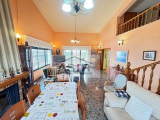 Chalet en venta en Zona Urbanizaciones en Alzira