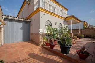 Chalet en venta en Gelves