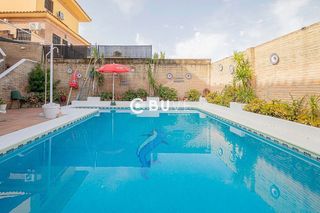 Chalet en venta en Gelves