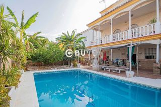 Chalet en venta en Gelves